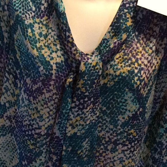 Ladies long sleeve sheer career top in size small - Picture 3 of 8